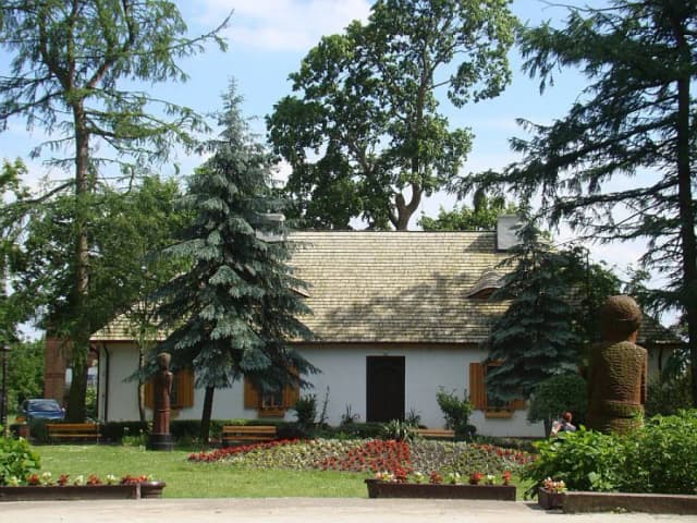 Gdzie urodził się Henryk Sienkiewicz? Odkryj jego fascynujące życie Gdzie urodził się Henryk Sienkiewicz? Odkryj jego fascynujące życie